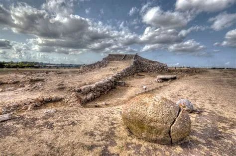 Ziggurat:  Misteryjne starożytne piramidy i nieustające wyzwania platformowe!